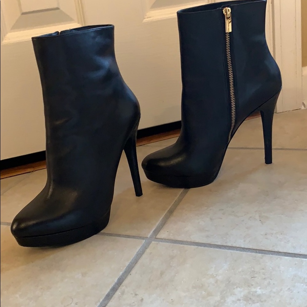 Michael Kors NWT Leather Booties Sz 9.5